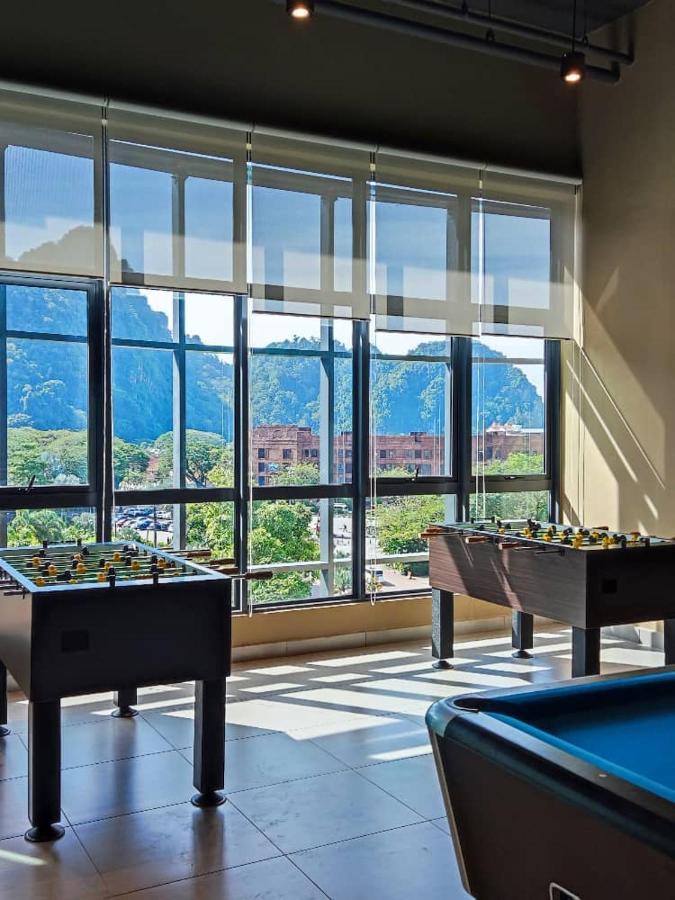 Hotspring 2 1910 With Theme Park View And Netflix 6 Pax * Ipoh