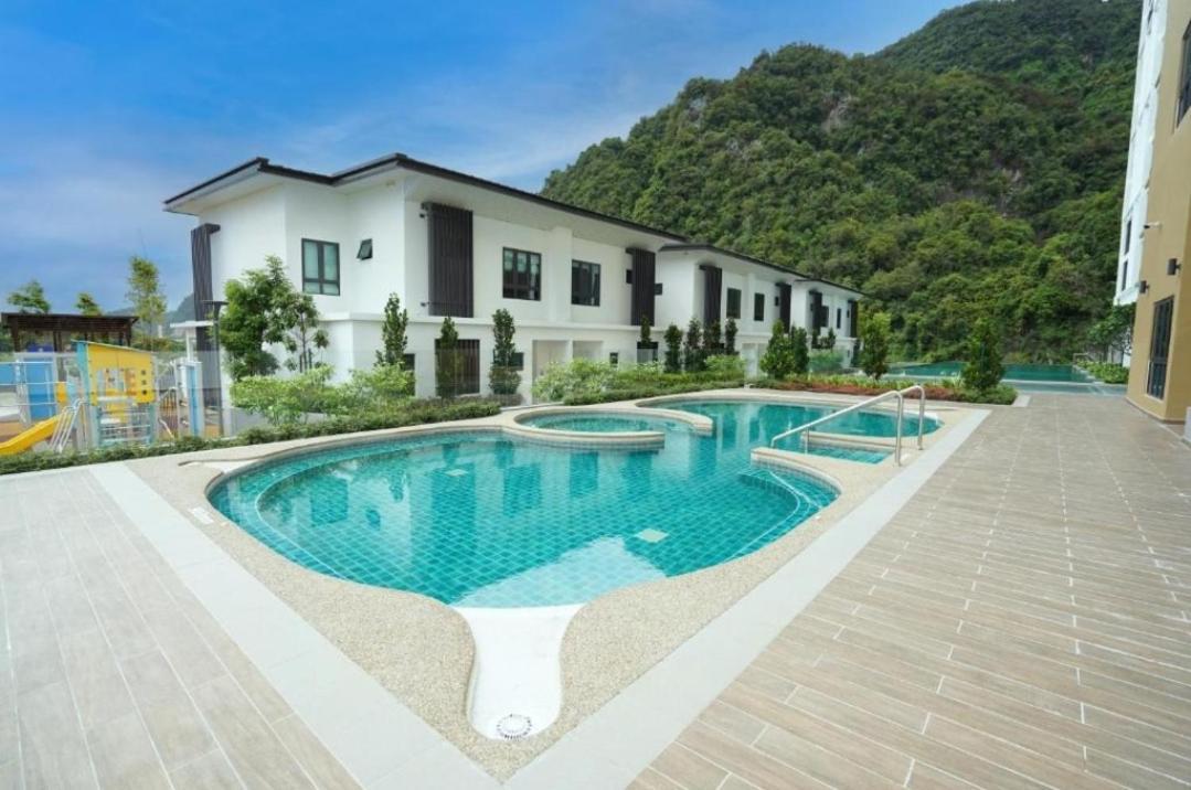 Hotspring 2 1910 With Theme Park View And Netflix 6 Pax * Ipoh