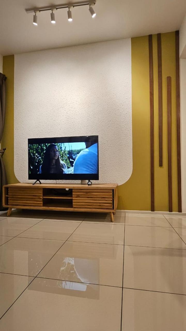 Hotspring 2 1910 With Theme Park View And Netflix 6 Pax Pangsapuri Ipoh
